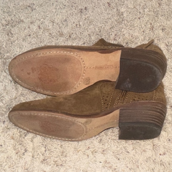 EUC Vince Camuto Pamma Suede Buckle Block Heel Ankle Booties Boots Size 8.5 - Picture 7 of 8